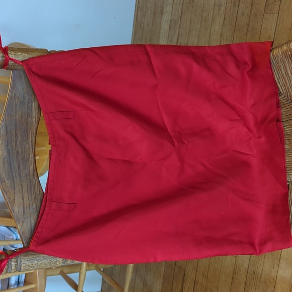 Red knee length silk skirt size 6 from Ellen Tracy - Picture 1 of 4